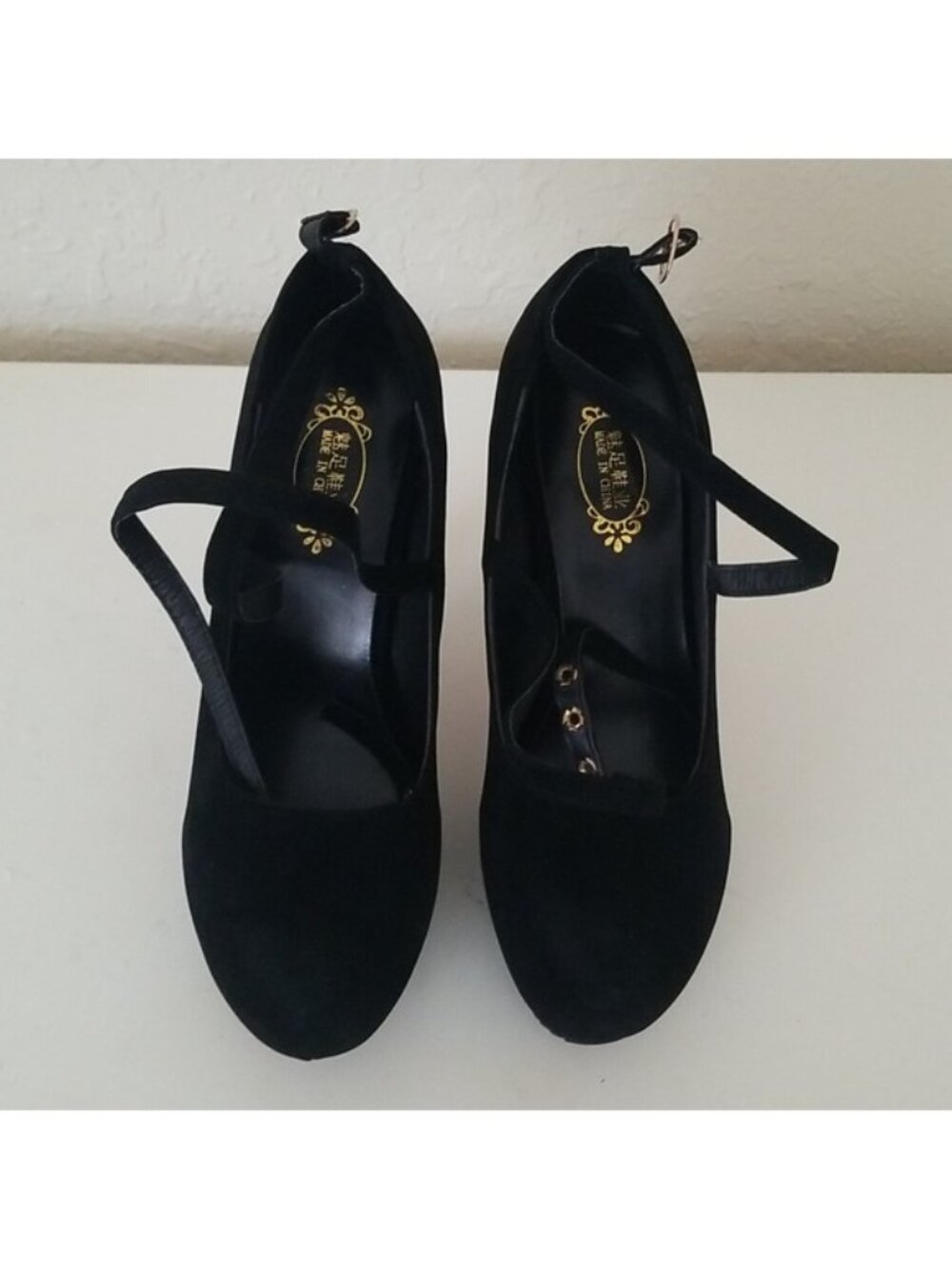 Black High Heeled Shoes - Picture 4 of 4